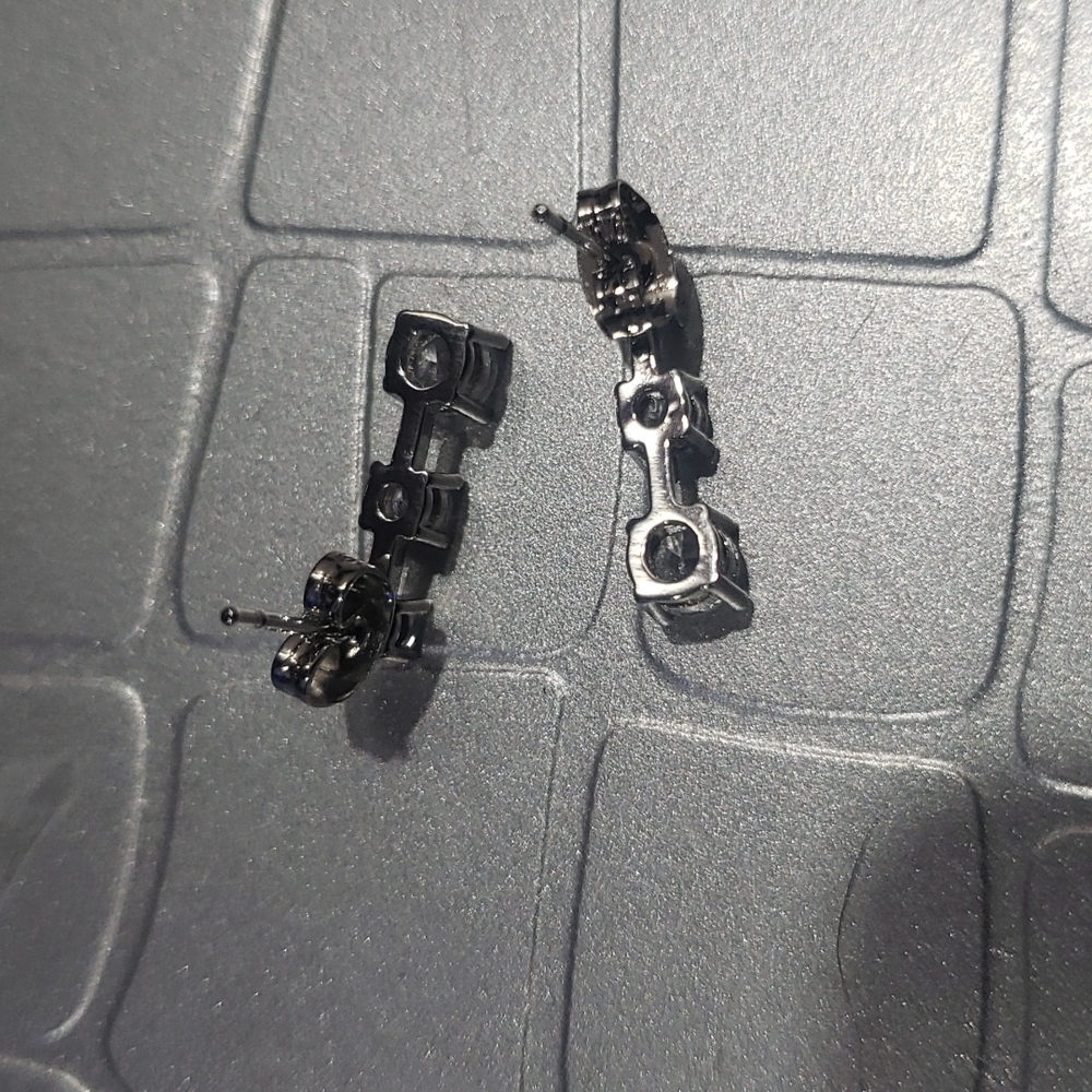 Earings - Picture 5 of 5